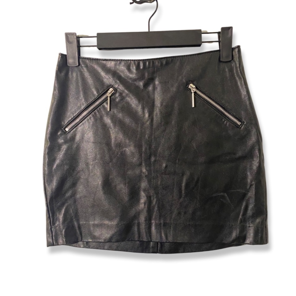 H & M - LEATHER MINI SKIRT
